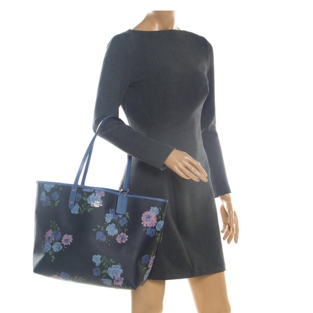 Nwt Coach REVERSIBLE CITY TOTE IN SIGNATURE CANVAS WITH PEONY PRINT - Picture 3 of 6